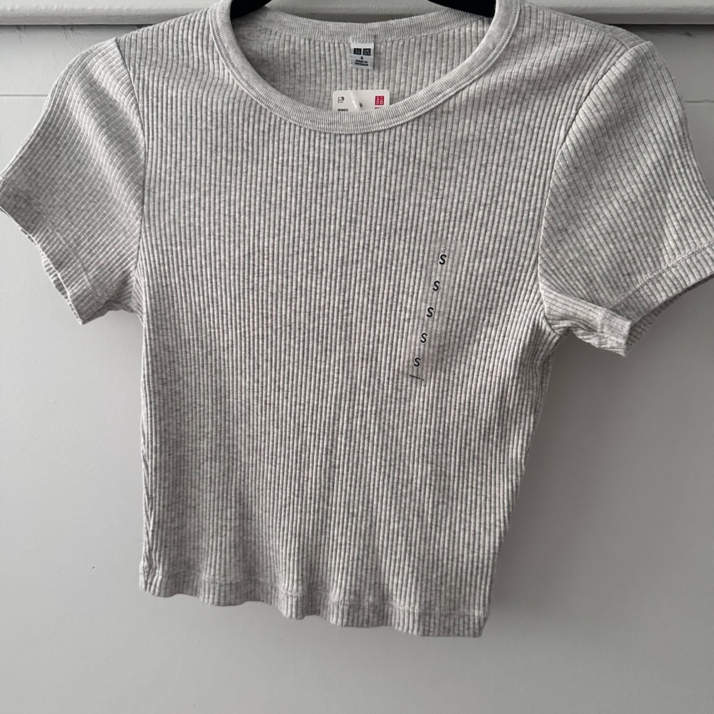 Uniqlo Cropped Tee Size Small. New With Tags!!!